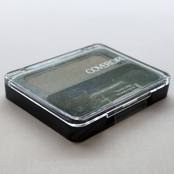 Covergirl Eyeshadow Eyeenhancers in Tapestry Taupe - Picture 4 of 5